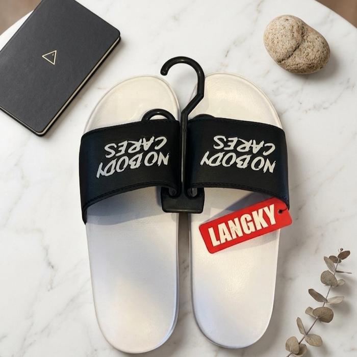 LANGKY Sandal Hitam dengan Tulisan 'NOBODY CARES' dan Tag Merah untuk Keseharian Shoes