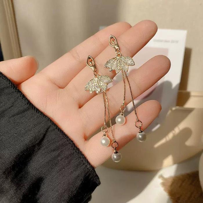 Anting Panjang Mutiara Daun Emas Elegant Drop Earrings