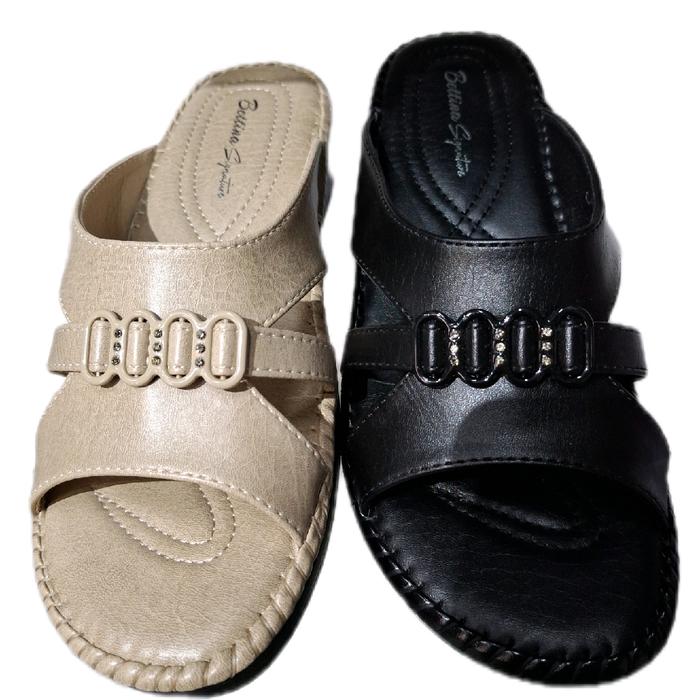 Sandal paling nyaman dan ringan yaitu sandal merk Betina , sangat enak d pakai krn ringan banget dan