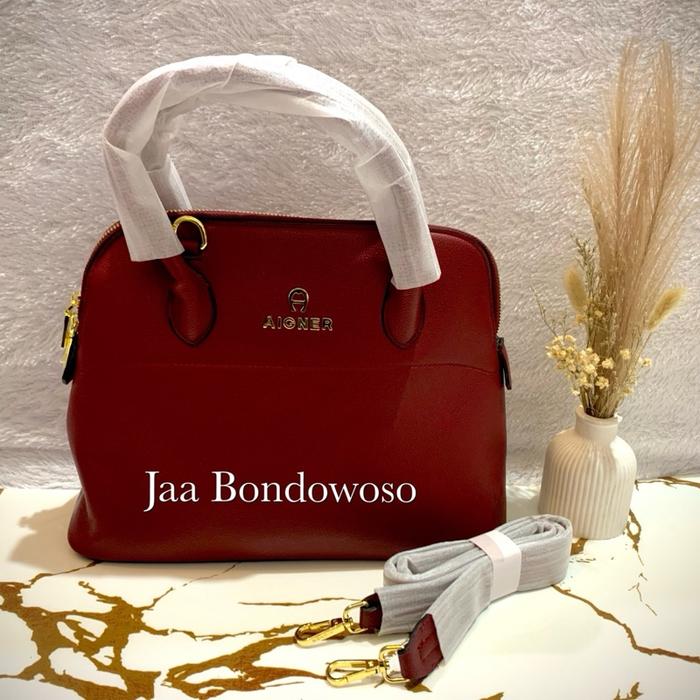AIGNER Tas Hand Bag & Selempang Wanita Maroon Elegant Ukuran Sedang Space Banyak Jaa Bondowoso