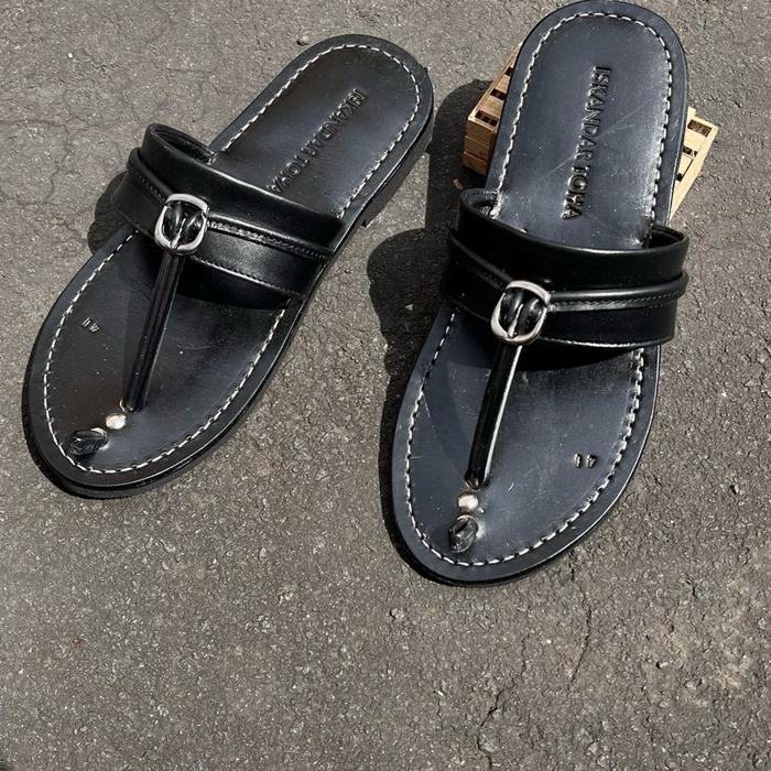 Tarumpah full hitam Toha tasikmalaya Sandal Jepit Pria