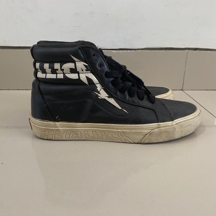 Sepatu Vans X Metallica - Sepatu Kasual Pria dengan Desain Metallica - Nyaman dan Tahan Lama - Cocok