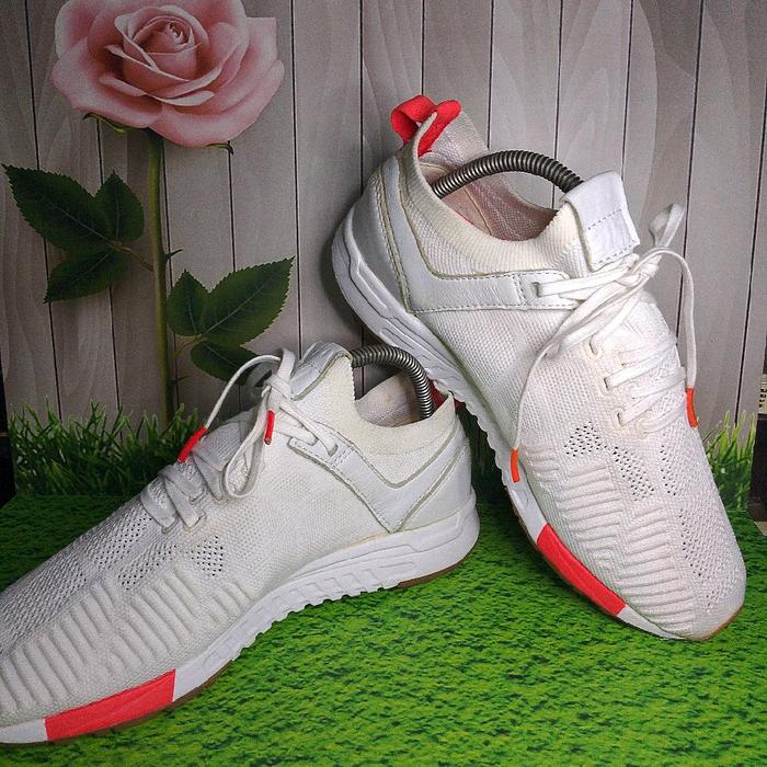 Sepatu Sneakers NB 247 Putih Ukuran 41,5 Insol 26 Buatan China - Pria, Olahraga, Sport, Wanita, Kasu