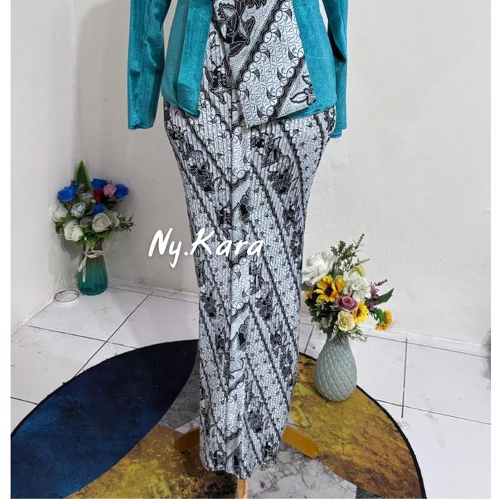 Rok Plisket Wiru/Wiron Motif Parang Kusumo Putih - Rok kondangan mewah - Rok Batik Panjang Melar