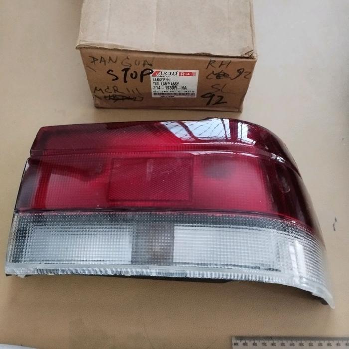LAMPU STOP BELAKANG MITSUBISHI LANCER DANGAN MERAH PUTIH