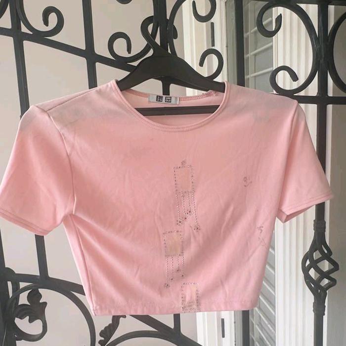 T-Shirt Uniqlo Thrift Crop Top Pink Ukuran S