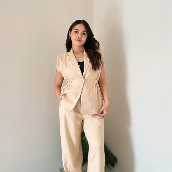 Mc. Lauren by Farah Button