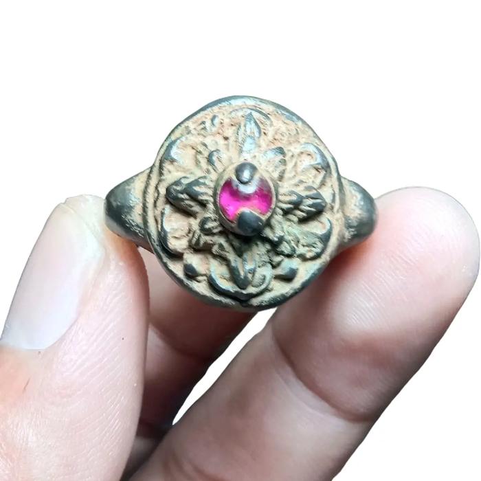 Hiasan Cincin Majapahit Lawasan Aura Positif Aksesoris