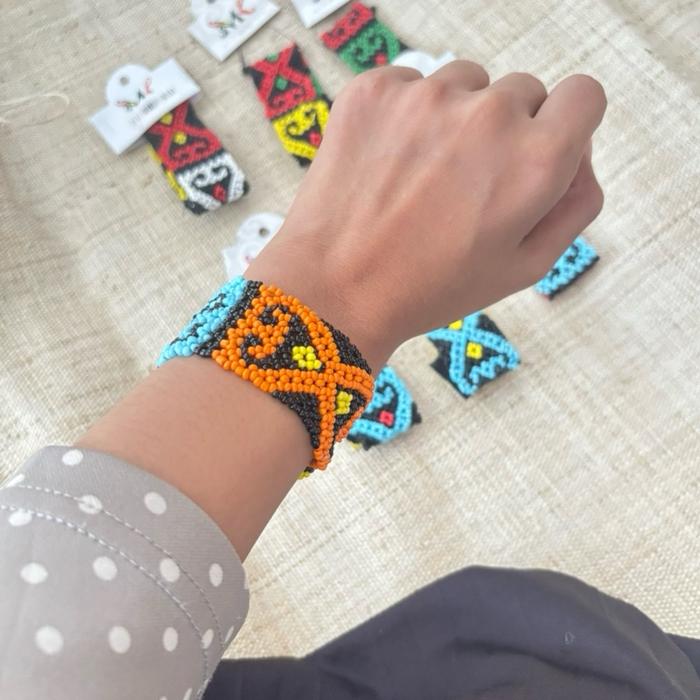 Manika Kaltim - Gelang Anyam Manik Khas Dayak Kalimantan
