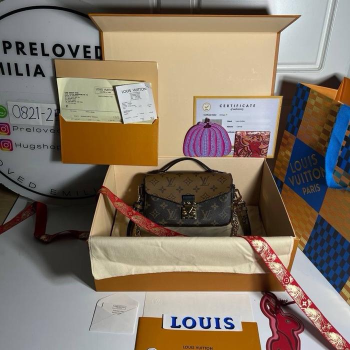 preloved rec 2024 Pochette metis east west monogram reverse authentic