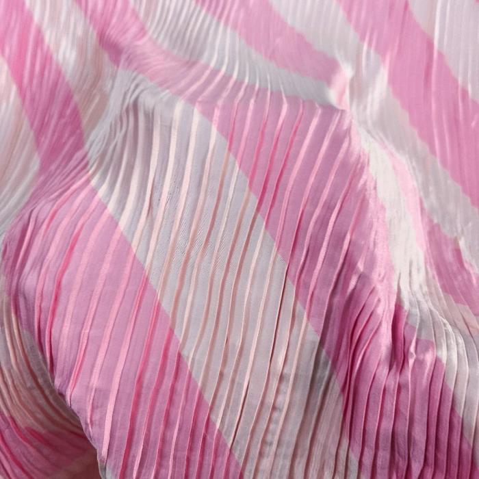 Kain Satin Plisket Motif Salur Pink – Bahan Jatuh, Lembut, Adem, Elegan untuk Gamis, Dress, Blouse,