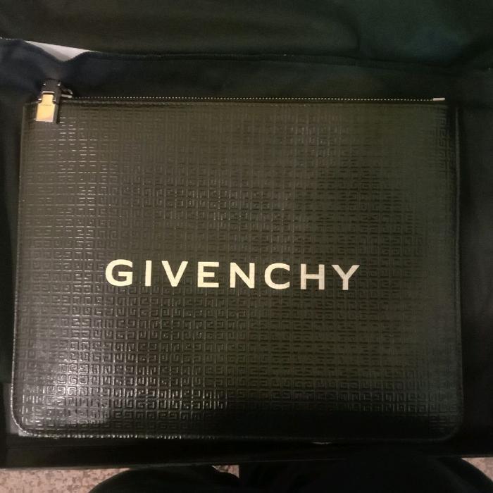 Givenchy Clutch Bag Pria Kondisi Sangat Baik Lengkap Dengan Box Dan Aksesori