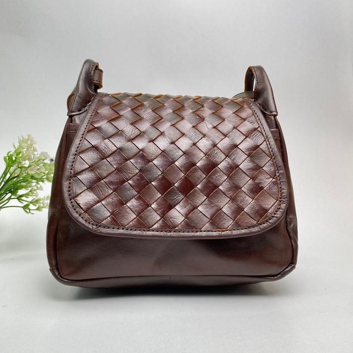 Tas Slempang Anyam Kulit Model Bottega