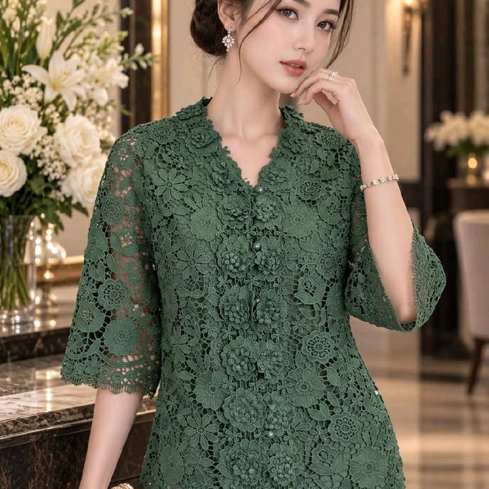 Blus import CZ Bahan brokat tebal ( kode 6965 ) Model kancing hidup   L : LD 100 - 102 cm XL : LD 10