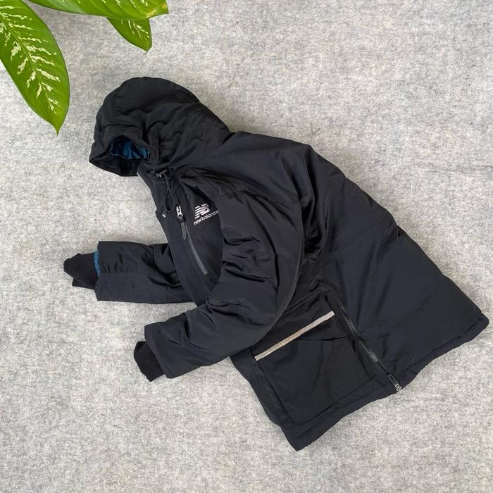 Mountain parka jacket New Balance hitam goose down bulus naga super cakep banget