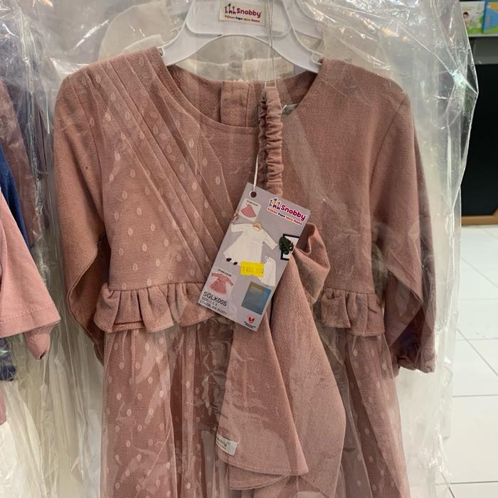 Snobby Dress Gamis Muslim Anak Dusty Pink dengan Ruffle Detail dan Pola Bintik-Bintik