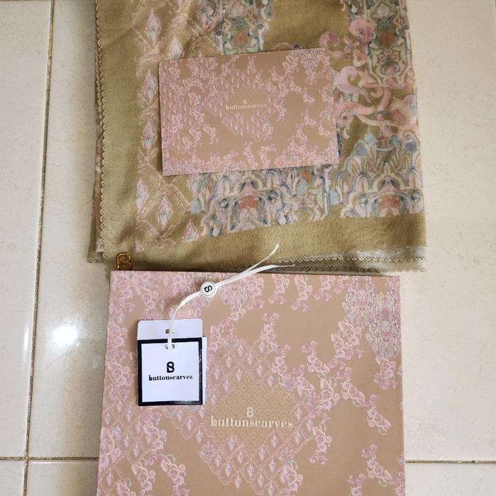 Button scarves granada series preloved