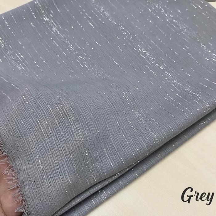 Yoryu metalic kainya yang lemes dan lembut dengan metalic silver ukuran kain 1,5 m