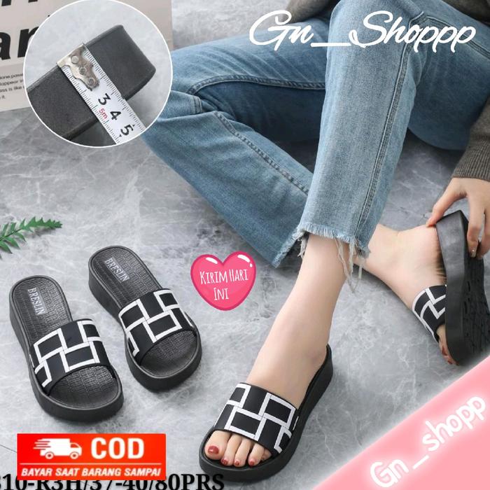 Sandal Selop Cewek motif Kotak Karet Jelly  Fashion 2310 R3H Breslin Shoes Wanita