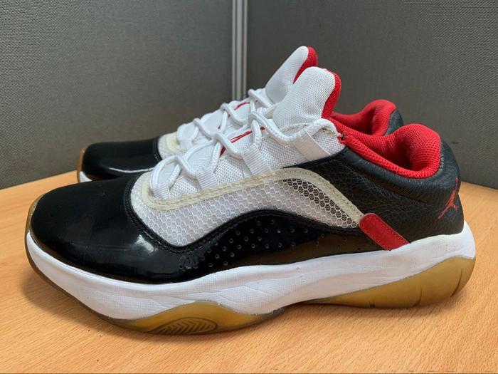 SEPATU SNEAKERS JORDAN 11 CMFT LOW BLACK WHITE Size 43