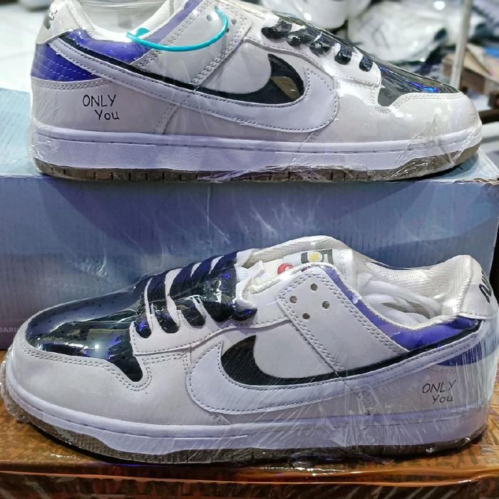 Sepatu fhasion Nike Dunk Low "Only You" Putih dengan Aksen Ungu dan Biru untuk Pria dan Wanita