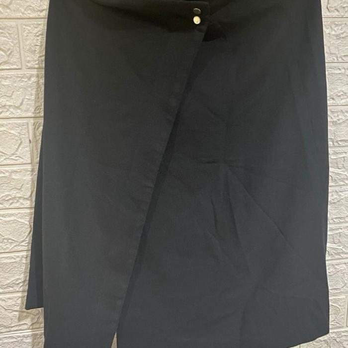 the executive black skirt