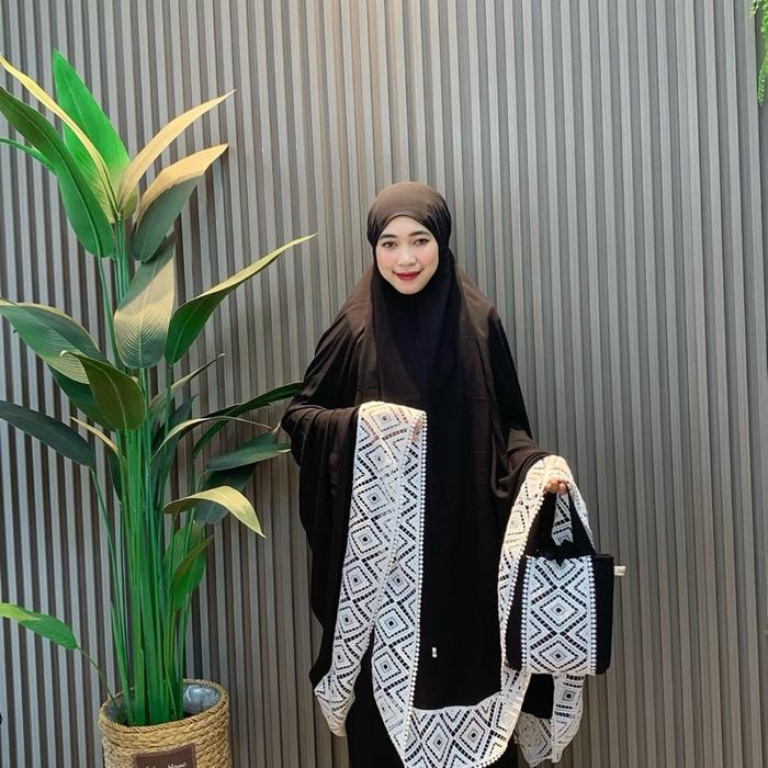 Mukena Zuliafa “Prada series” special Hitam polos   Bahan Katun Premium(Katun Import ) Karakter baha