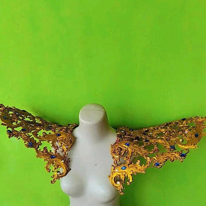 sayao entok gold besar maskot
