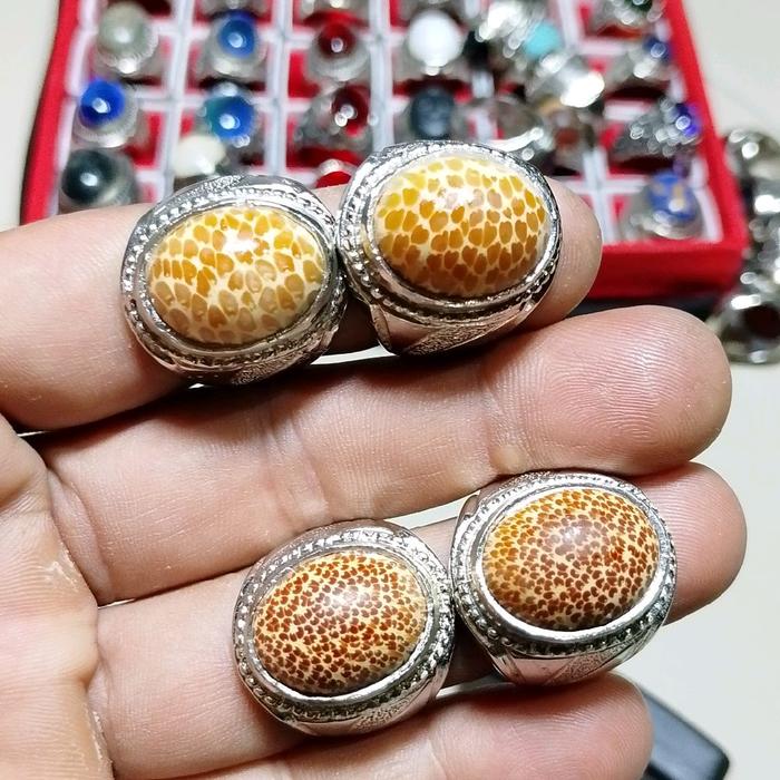 Batu cincin akik liwung tutul macan kuning merah