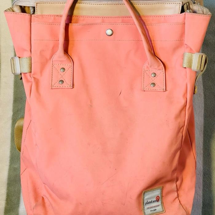 Preloved Planet Ocean Tas Wanita Warna Pink dengan Desain Elegan dan Praktis Kondisi 50%
