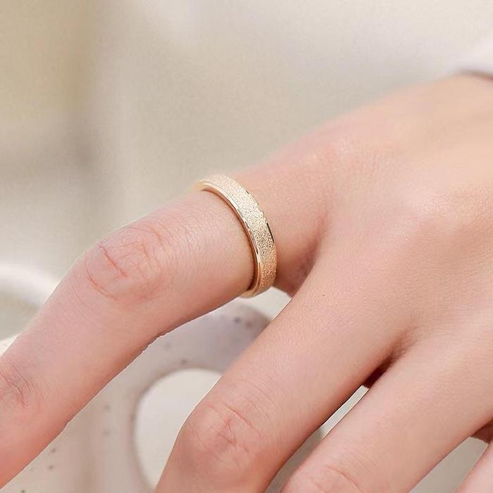 CHIC&CO JEWELRY Cincin baja titanium buram emas 4MM baru Korea untuk wanita, cincin kelas atas yang 
