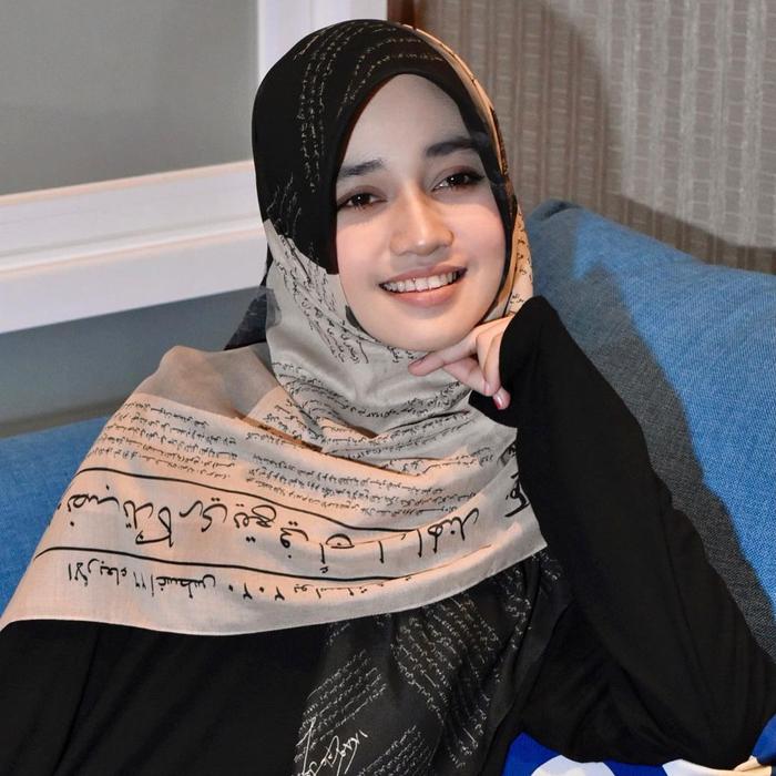 Arabic Newspaper Scarf by Li Scarf