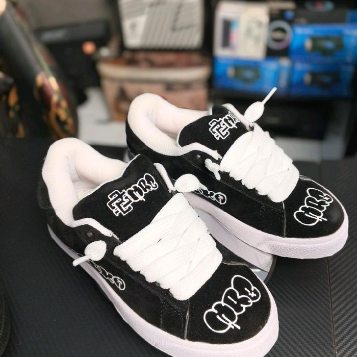 Sepatu Sneaker Grafiti SB MARRABUKA Model Casual Shoes Warna Hitam Bahan Suede Premium Ukuran 36-44