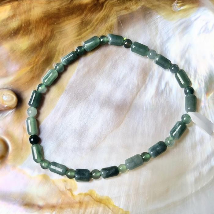 Blue Water Jade, Jadeite Jade from Guatemala.  GELANG GIOK AIR BIRU DARI GUATEMALA