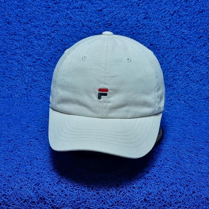 topi fila small logo putih tulang