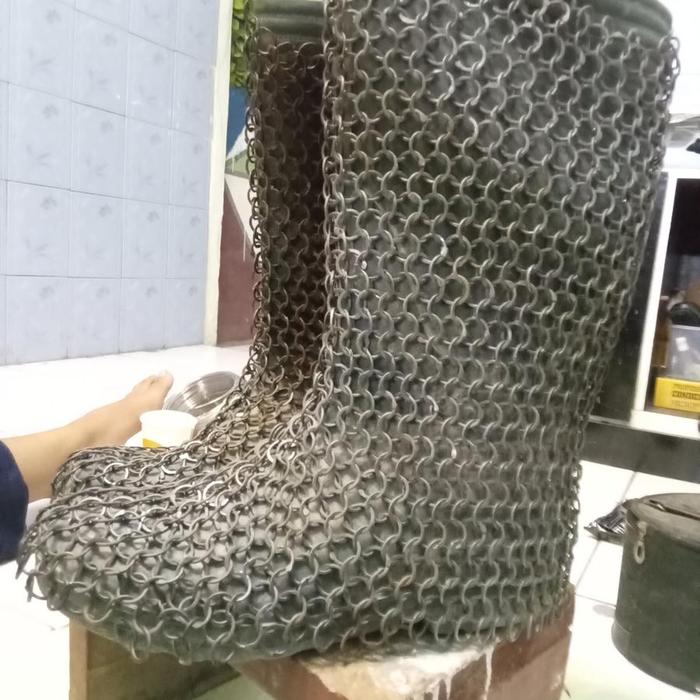 Chainmail Boots (Sepatu Zirah Besi)