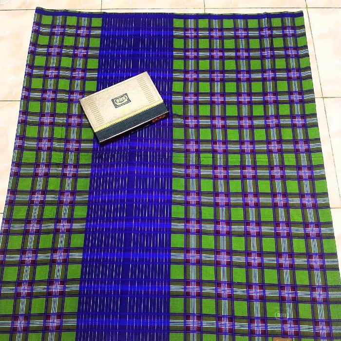 sarung bhs full sutra jadul kondisi sekon sangat kayak pakai..  100% original kak produk behaestex u