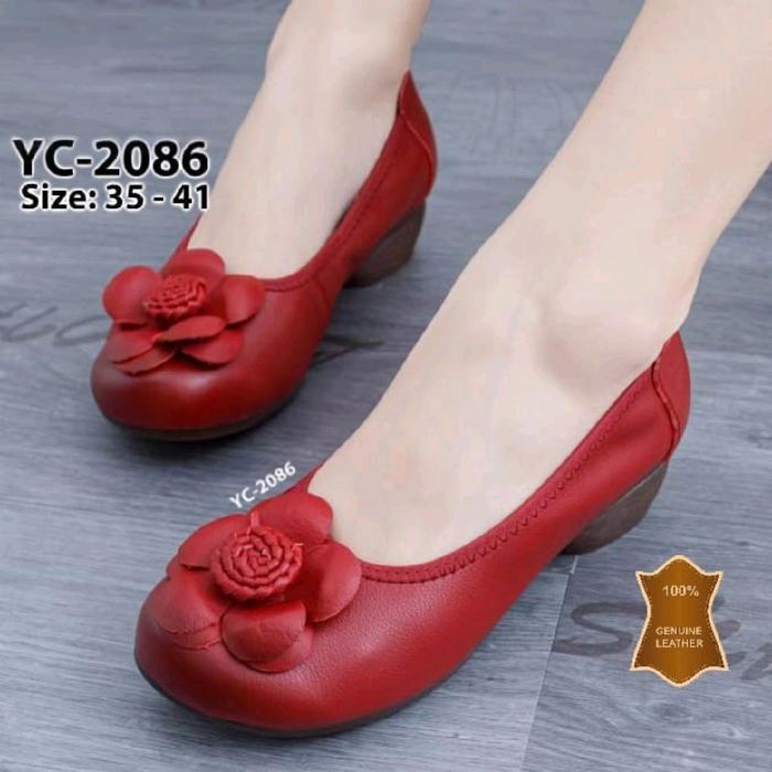 Sepatu Wanita YC-2086 Flower Block Heel 3cm Kulit Sapi Asli 100% - Brown Red