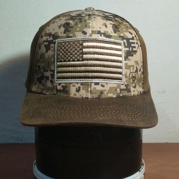 Topi ARIAT Camo US Flag Snapback