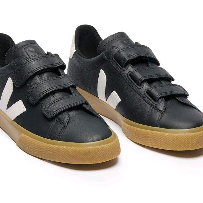 Veja Recife Leather Black