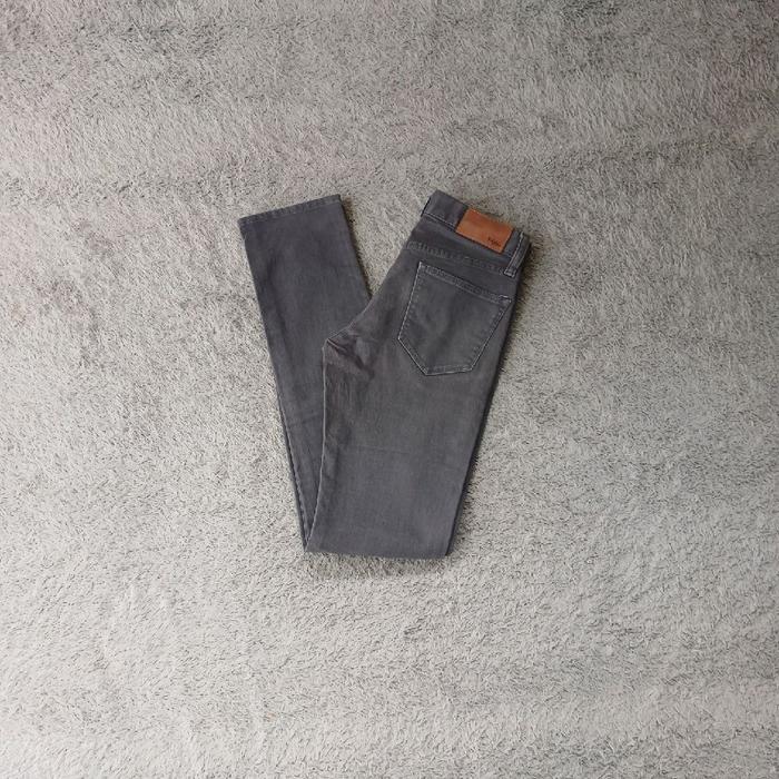Celana Panjang Jeans Uniqlo Original Basic Tapered T-000