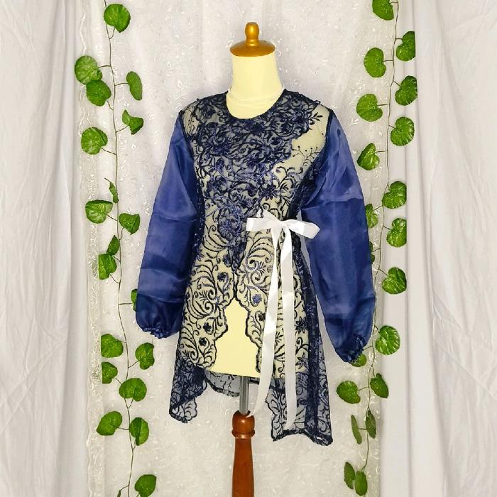 Xena Outer Brukat Coquette silang model tunik-outer brukat