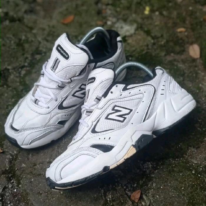 Sepatu NB 452 WHITE BLACK