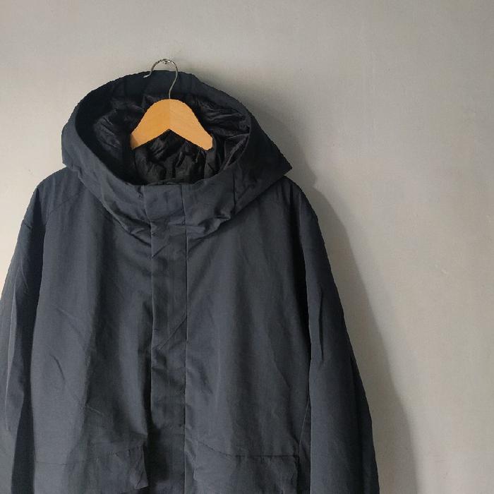 Jaket Outdoor Tebal UNIQLO HYBRID DOWN JAKET Waterproof Size L Original Second