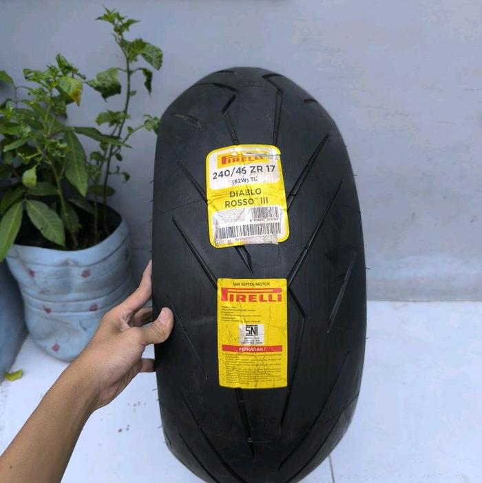 BAN BARU PIRELLI DIABLO ROSSO III 240/45 ZR 17 TUBELESS 240 45 RING 17 IMPORT MADE IN GERMANY.