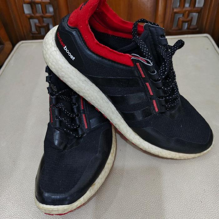 preloved Sepatu Adidas Rocket boost size 42 warna hitam