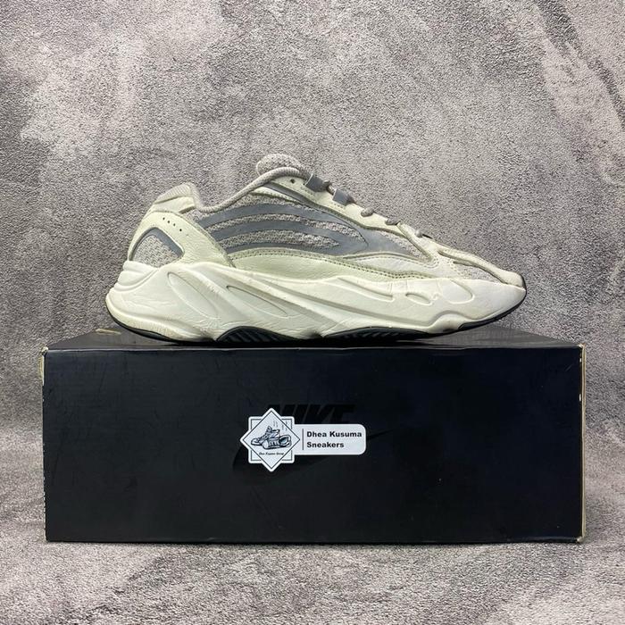 Sepatu Second Adidas Yeezy 700 V Cream Size 43 1/3 Original Guarantee 100%