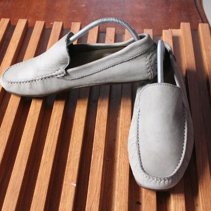 Sepatu  slip on keren nyantai mantul"Ecco" upper kulit outsole kokoh . size 41 insole 260.keren modi