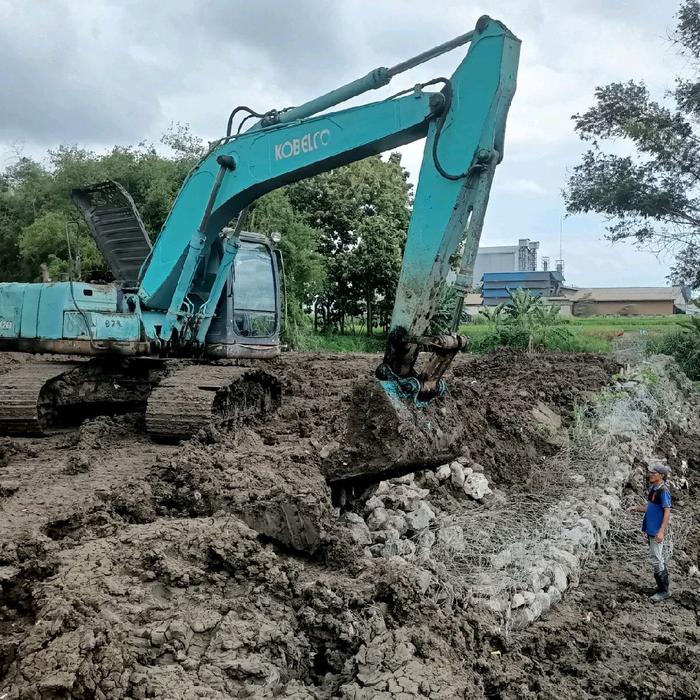 Kobelco sk200 dan hand body