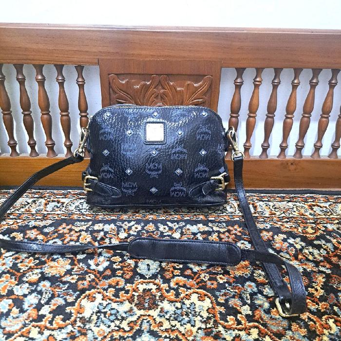 tas sling bag mcm warna hitam